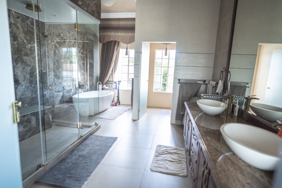 To Let 5 Bedroom Property for Rent in Wilkoppies North West